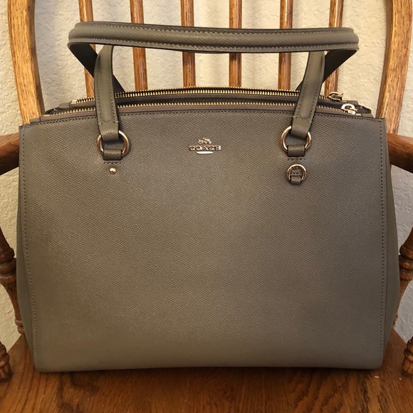 Coach Handbags - ‼️price drop‼️Coach Purse Pebble Leather
